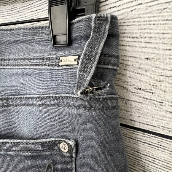 DL1961 Rocco Skinny Fit Gray Distressed Jeans, Size 31 - Picture 8 of 8
